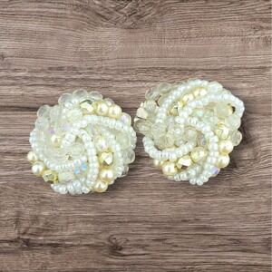 Vintage 1950s Cluster Clip-On Earrings Iridescent Beads‎ Faux Pearls No Mark